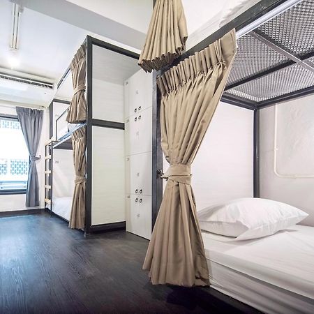 Moon House Hostel Bangkok Exterior foto