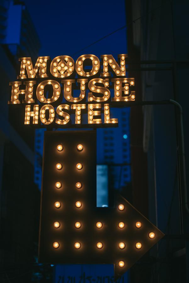 Moon House Hostel Bangkok Exterior foto